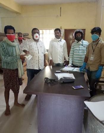 ରାସନ ସାମଗ୍ରୀ ସହ ଏକ ହଜାର ଟଙ୍କା ପ୍ରଦାନ