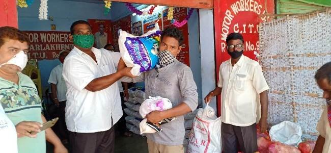ସରକାର ଶୁଣିଲେନି ସଞ୍ଚୟ ପାଣ୍ଠିରୁ ମୋଟର କର୍ମଚାରୀ ପାଇଲେ ଅତ୍ୟାବଶ୍ୟକ ସାମଗ୍ରୀ