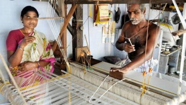 ବୃତି ପୋଷେ କୁଟୁମ୍ବ : ସୁତା ଖିଅରେ ଝୁଲୁଛି ବୁଣାକାରଙ୍କ ଭାଗ୍ୟ