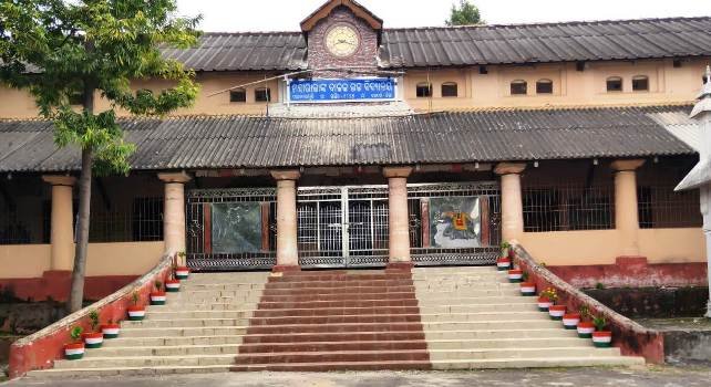 ପାରଳାଖେମୁଣ୍ଡି ମହାରାଜା ହାଇସ୍କୁଲ ତରଫରୁ ମୁଖ୍ୟମନ୍ତ୍ରୀଙ୍କ ରିଲିଫ୍ ପାଣ୍ଠିକୁ ଦାନ