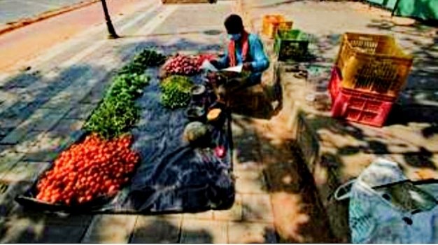 ଚାଷୀଙ୍କ ଉପରେ କରୋନା ଛାଟ, ଅଭାବୀ ବିକ୍ରି ହେଉଛି ପନିପରିବା