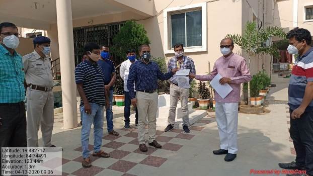 ମୁଖ୍ୟମନ୍ତ୍ରୀ ଓ ପ୍ରଧାନମନ୍ତ୍ରୀ ରିଲିଫ ପାଣ୍ଠିକୁ ସହାୟତା ରାଶି ପ୍ରଦାନ