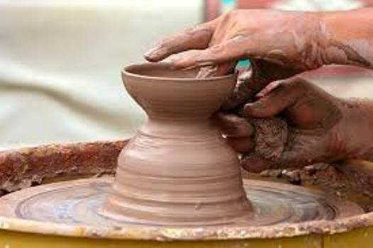 କରୋନା ଉଜାଡ଼ି ଦେଇଛି ବେଉସା : ଭୋକ ଉପାସରେ ଦିନ କାଟୁଛନ୍ତି କୁମ୍ଭକାର ପରିବାର