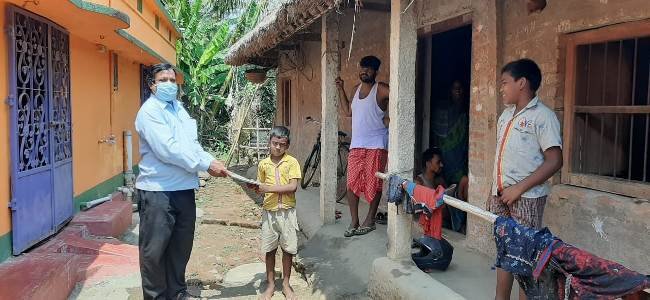 ଛାତ୍ରଛାତ୍ରୀ ମାନଙ୍କୁ ଘରେ ଦିଆଗଲା ପାଠ୍ୟପୁସ୍ତକ