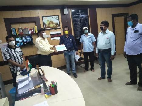 କରୋନା ମୁକାବିଲା ପାଇଁ ମିଳିତ ପ୍ରାଥମିକ ଶିକ୍ଷକ ସଂଘ ଦେଲେ ୧ଲକ୍ଷ ୩୫ହଜାର ୧ଶହ ଟଙ୍କା