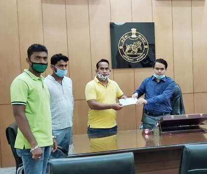 ଯୁବସମାଜ ସେବୀ ସୁନିଲ ନାୟକଙ୍କ ମୁଖ୍ୟମନ୍ତ୍ରୀଙ୍କ ରିଲିଫ ପାଣ୍ଠିକୁ ୧୧,୦୦୦ ଟଙ୍କା ସହାୟତା ରାଶି ପ୍ରଦାନ