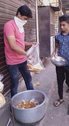 ସୁରଟ ରେ ପ୍ରବାସୀ ଓଡ଼ିଆ ସଂଘଠନ ପକ୍ଷରୁ ଗରିବ ଅସହାୟ ଲୋକ ଙ୍କୁ ସହାୟତା