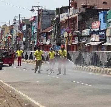 ଅଗ୍ନିଶମ ବିଭାଗ ଦ୍ୱାରା ଭଞ୍ଜନଗର ସହରରେ ସାନିଟାଇଜର ସିଞ୍ଚନ ପ୍ରକ୍ରିୟା ଆରମ୍ଭ