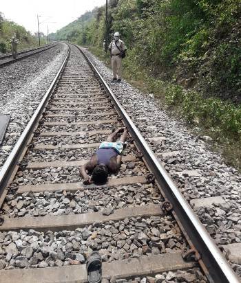 ଟ୍ରେନ ରେ କଟି ରାଜମିସ୍ତ୍ରୀ ମୃତ୍ୟୁ