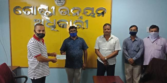 ବୁଗୁଡା କେମିଷ୍ଟି ଏଣ୍ଡ ଡ୍ରଗିଷ୍ଟି ଆସୋସିଏସନ ପକ୍ଷରୁ ମୁଖ୍ୟମନ୍ତ୍ରୀ ରିଲିଫ ପାଣ୍ଠିକୁ ସହାୟତା