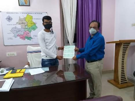 ଭଞ୍ଜନଗର ର R & B ଡିପାର୍ଟମେଣ୍ଟ ର ସମସ୍ତ କର୍ମଚାରୀ ଙ୍କର ଦିନିକିଆ ଦରମା ପ୍ରଦାନ କରିଛନ୍ତି