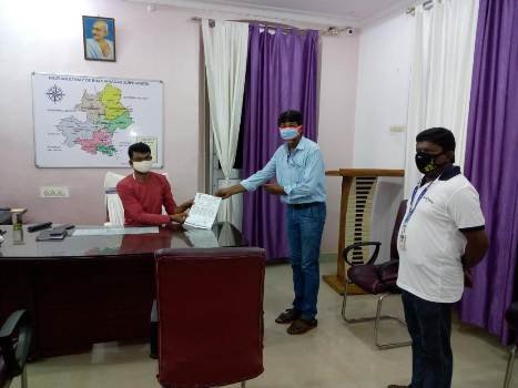 ମୋଟର ଚାଳକ ସଂଘ ତରଫରୁ ଉପଜିଲ୍ଲାପାଳ ଙ୍କୁ ସ୍ମାରକ ପତ୍ର ପ୍ରଦାନ