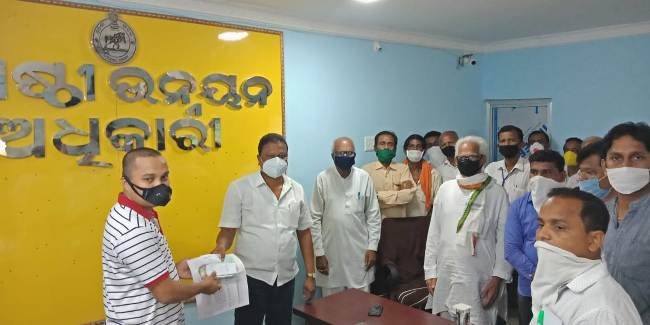 ବୁଗୁଡା ବ୍ଳକରୁ ମୁଖ୍ୟମନ୍ତ୍ରୀଙ୍କ ରିଲିଫ ପାଣ୍ଠିକୁ ଏକ ଲକ୍ଷ ବୟାଳସି ହଜାର ଟଙ୍କା ସହାୟତା