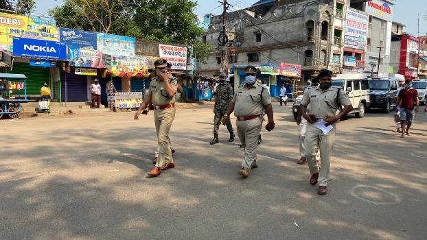 ଦ୍ୱିତୀୟ ପର୍ଯ୍ୟାୟ ସ୍ଥିତି ସମୀକ୍ଷା କରି ଫେରିଛନ୍ତି ଦକ୍ଷିଣ ପଶ୍ଚିମାଞ୍ଚଳ ଡି.ଆଈ.ଜି 