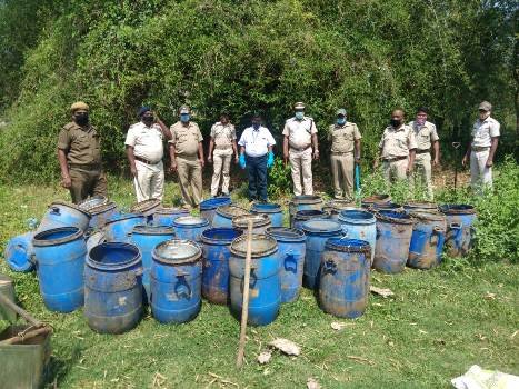 ୧୬୫ ଲିଟର ହାତରନ୍ଧା ମହୁଲି ମଦ ଜବତ