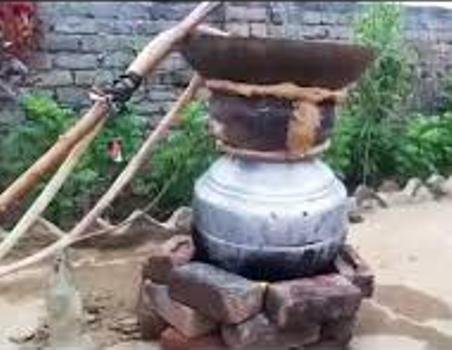 ଦେଶୀ ବିଷାକ୍ତ ମଦର ବନ୍ୟା,  ଜିଲ୍ଲା ବାହାରକୁ ହେଉଛି ଚାଲାଣ : ମହୁଲ ବ୍ୟବସାୟୀଙ୍କ ଉପରେ ପ୍ରଶାସନ  ଅଙ୍କୁଶ ନାହିଁ 