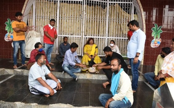 ସମାଜମଙ୍ଗଳ ହୁଣ୍ଡିରୁ ଆଦାୟ ଅର୍ଥରାଶି ମୁଖ୍ୟମନ୍ତ୍ରୀଙ୍କ ରିଲିଫ୍ ଫଣ୍ଡ୍‌କୁ ଦାନ