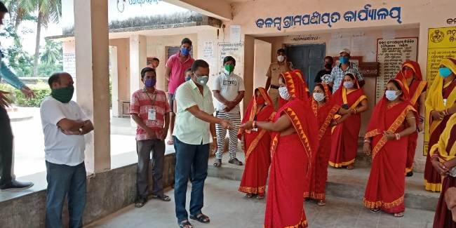 ମହିଳା ଯୋଦ୍ଧାଙ୍କ ମୁଖ୍ୟମନ୍ତ୍ରୀଙ୍କ ରିଲିଫ ପାଣ୍ଠିକୁ ୫୩,୨୫୧ ଟଙ୍କା ସହାୟତା ପ୍ରଦାନ
