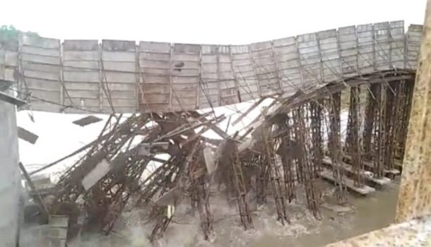 ବୁଢାବଳଙ୍ଗ ନଦୀ ଉପରେ ନିର୍ମାଣ ସେତୁର ସେଟରିଂ ଭୁଶୁଡିପଡିଛି