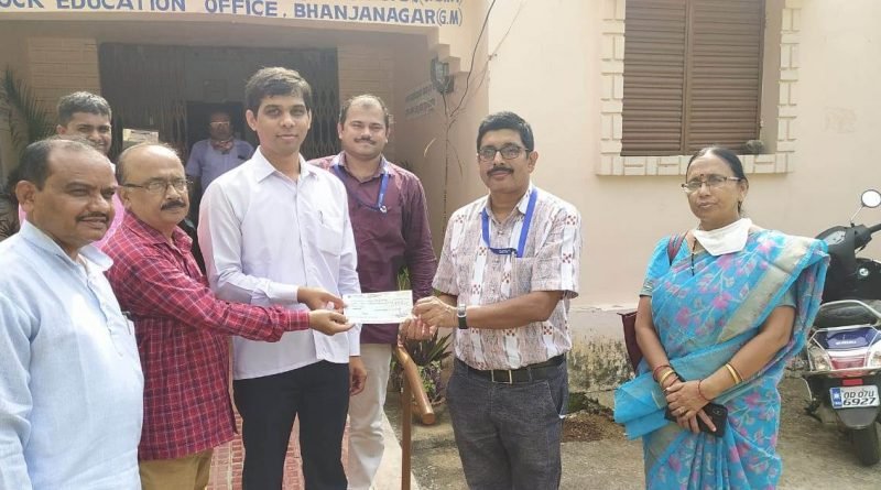 କୋରନା ନିମନ୍ତେ ଶିକ୍ଷକ ମାନେ ଗୋଟିଏ ଦିନର ଦରମା ପ୍ରଦାନକଲେ