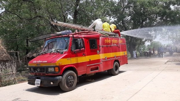 ବାହାରିପୁର କ୍ୱାରେଣ୍ଟାଇନ ସେଣ୍ଟରର ଶହେମିଟରକୁ କ୍ୱାଣ୍ଟେନମେଣ୍ଟ ଜୋନ ଘୋଷଣା , ଗାଁକୁ ବିଶୋଧନ କଲା ଅଗ୍ନିଶମ ବିଭାଗ