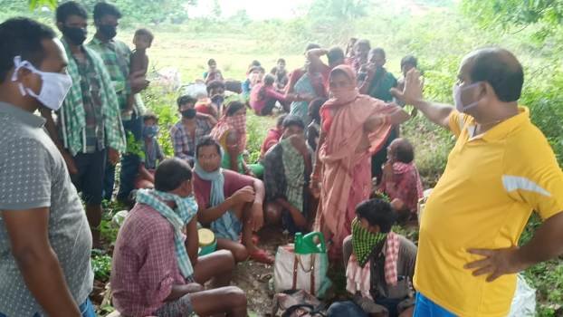 ଇଟା ଭାଟି ଛାଡିଥିବା ଶ୍ରମିକଙ୍କ ଦୁଃଖ ବୁଝିଲେ ତହସିଲଦାର