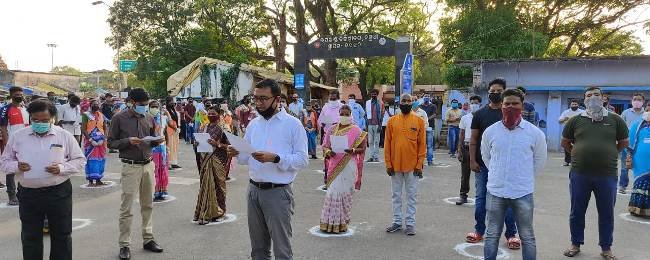 କୋଭିଡ୍ ଯୋଦ୍ଧାଙ୍କ ସମ୍ମାନ ପାଇଁ ଉପଖଣ୍ଡବାସୀ ଗାଇଲେ “ବନ୍ଦେ ଉତ୍କଳ ଜନନୀ