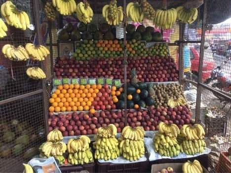 ରାତି ପାହିଲେ ସାବିତ୍ରୀବ୍ରତ ଫଳ ଦୋକାନରେ ଅସମ୍ଭାଳ ଭିଡ଼, ଦର ଆକାଶଛୁଆଁ