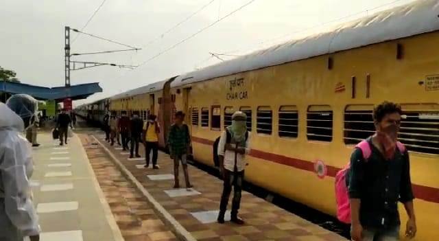 ଶ୍ରମିକ ଟ୍ରେନ ରେ ଆଜି ୧୬୦୦ ରୁ ଉର୍ଦ୍ଧ ପ୍ରବାସୀ ଓଡ଼ିଆ ଆସିଛନ୍ତି