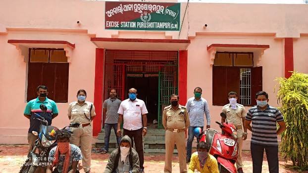 ଅବକାରୀ ଧରପଗଡ ବେଆଇନ୧୮୭ ଲିଟର ଦେଶୀମଦ, ୩ବାଇକ୍ ସହ ୬ଗିରଫ