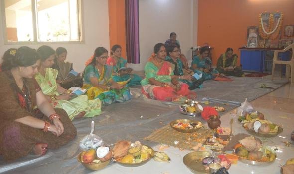 ସାମାଜିକ ଦୂରତାରେ ପାଳିଲେ ସାବିତ୍ରୀ ବ୍ରତ