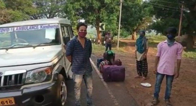 କନ୍ଧମାଳ ଜିଲ୍ଲା ପ୍ରବେଶ ପଥରେ ଓଡ଼ିଆ ପ୍ରବାସୀଙ୍କୁ ସ୍ୱାଗତ