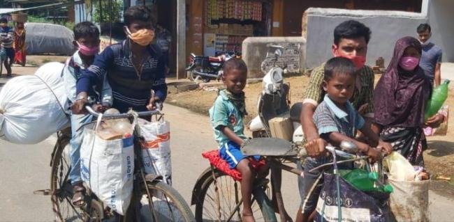 ଲକ୍‌ଡାଉନ୍‌ ଯୋଗୁଁ ପୋଲସରାରୁ ବଲାଙ୍ଗୀର ଅଭିମୁଖେ ଇଟାଭାଟି ଶ୍ରମିକ