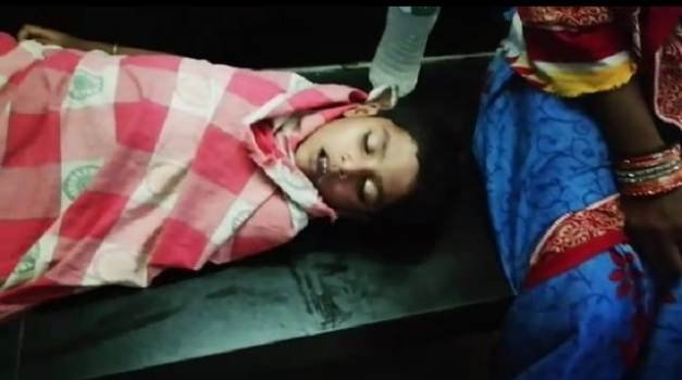 କାର ଗାଡ଼ିରେ ସ୍ୱାଶରୁନ୍ଧ ହୋଇ ନାବାଳକ ମୃତ