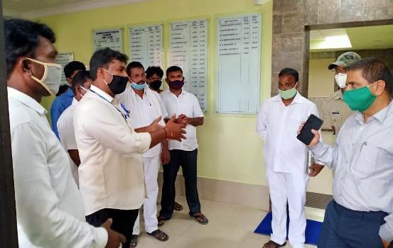 ଗିରିସୋଲା ଗ୍ରାମବାସୀ ଓ ସରପଞ୍ଚ ଜିଲ୍ଲାପାଳଙ୍କୁ ଭେଟିଲେ