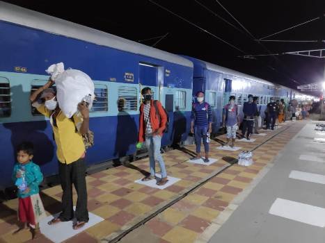 କଳାହାଣ୍ଡି କୁ ଆସିଲା ପ୍ରଥମ ଶ୍ରମିକ ଟ୍ରେନ