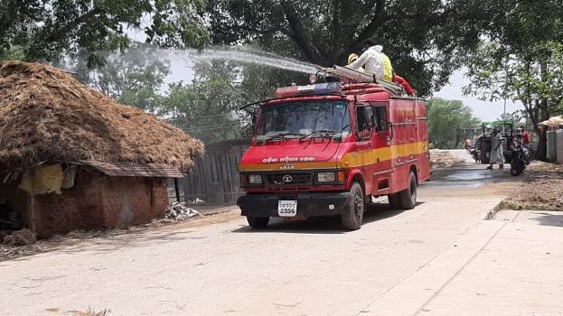 କଳିଗାଁ ସଂଗରୋଧ କେନ୍ଦ୍ର ଓ ମାର୍କେଟକୁ ବିଶୋଧନ କଲା ଅଗ୍ନିଶମ ବିଭାଗ