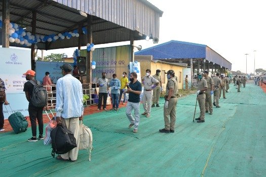 ପୁଣି ସୁରତରୁ ତିନୋଟି ସ୍ୱତନ୍ତ୍ର ଟ୍ରେନ ଯୋଗେ ପହଂଚିଲେ ପ୍ରବାସୀ ଓଡ଼ିଆ