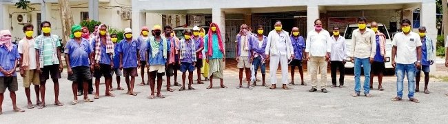 ପଟ୍ଟାରିକ୍ସା ଚାଳକ ସଂଘ ପକ୍ଷରୁ ଗଂଜାମ ଜିଲ୍ଲାପାଳଙ୍କୁ ଦାବୀ ପତ୍ର ପ୍ରଦାନ