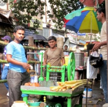 ବଢୁଛି ତାତି : ରାସ୍ତାକଡ଼ ମୃଦୁପାନୀୟର ବଢୁଛି ଚାହିଦା