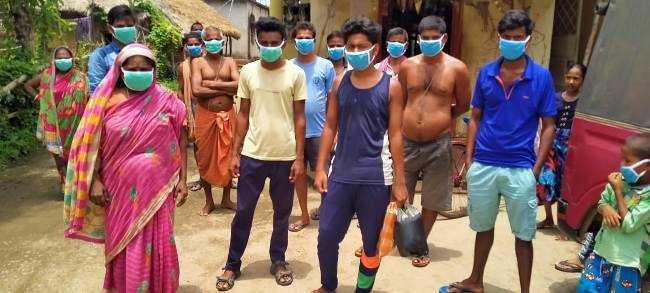 ବଡରମ୍ପାସ ଗ୍ରାମରେ ମାସ୍କ ବଣ୍ଟନ