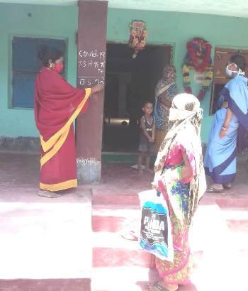 ଘର ଘର ବୁଲି ସ୍ୱାସ୍ଥ୍ୟଗତ ସମସ୍ୟା ପଚାରି ବୁଝିଲେ ସ୍ୱାସ୍ଥ୍ୟ କର୍ମୀ