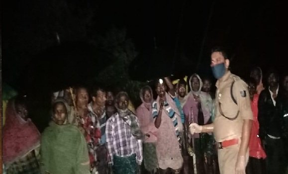 ବିପଦର ବନ୍ଧୁ ସାଜିଲେ ରାଜନଗର ଥାନା ଅଧିକାରୀ