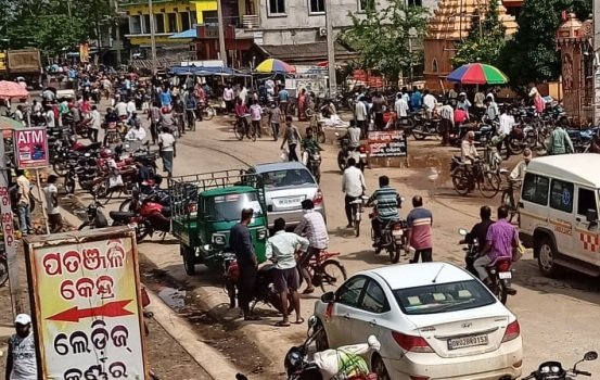 ସାବିତ୍ରୀ ପାଇଁ ଛେନାପଦି ବଜାରରେ ପ୍ରବଳ ଭିଡ