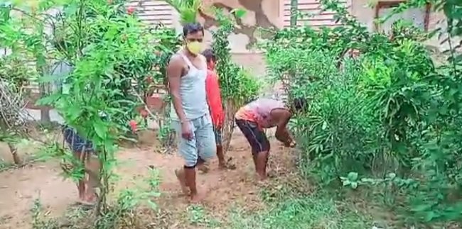 ସଙ୍ଗରୋଧ କେନ୍ଦ୍ରକୁ ସଫା ସୁତୁରା କରିବାରେ ଲାଗିପଡିଛନ୍ତି ଅନ୍ତେବାସୀ