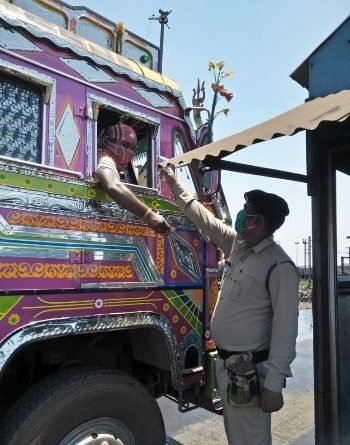 ପାରାଦ୍ୱୀପ ବନ୍ଦରକୁ ଆସୁଥିବା ପଣ୍ୟବାହୀ ଟ୍ରକ୍ ରେ ଥର୍ମାଲ୍ ସ୍କିନିଙ୍ଗ ବ୍ୟବସ୍ଥା ଲାଗୁହେଲା
