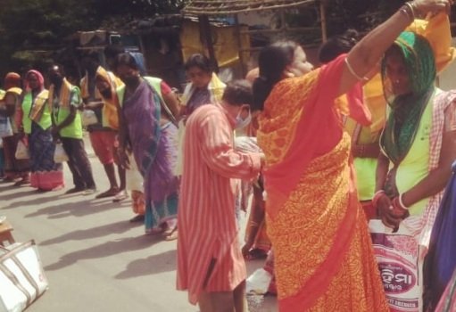 ମଧୁସୁଦନ ନଗରରେ କରୋନା ଯୋଦ୍ଧାଙ୍କୁ ସମ୍ମାନୀତ