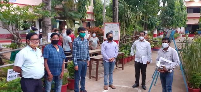 ଗଞ୍ଜାମ ଜିଲ୍ଲାପାଳଙ୍କ ସଙ୍ଗରୋଧ କେନ୍ଦ୍ର ପରିଦର୍ଶନ