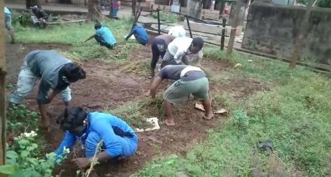 ଫୁଲବାଣୀ ବ୍ଲକର ମଲିକ ପଡ଼ା ସଂଗରୋଧ କେନ୍ଦ୍ରରେ ଥିବା ଅନ୍ତେବାସୀ ଏକ ଉଦାହରଣ ସାଜିଲେ