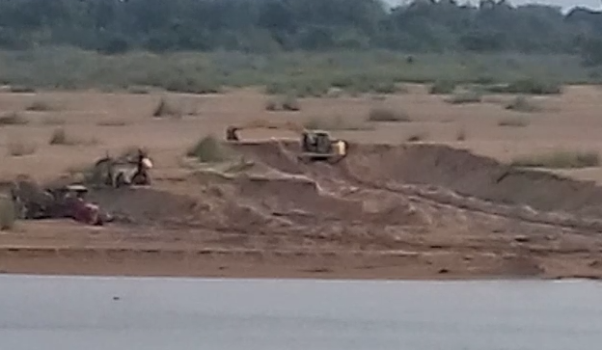 ଋଷିକୂଲ୍ୟା ନଦୀରୁ ବେଆଇନ ବାଲି ଚୋରା ଚାଲାଣ ରାଜସ୍ୱ କର୍ମଚାରୀ ଙ୍କ ମଧୁଚନ୍ଦ୍ରିକା